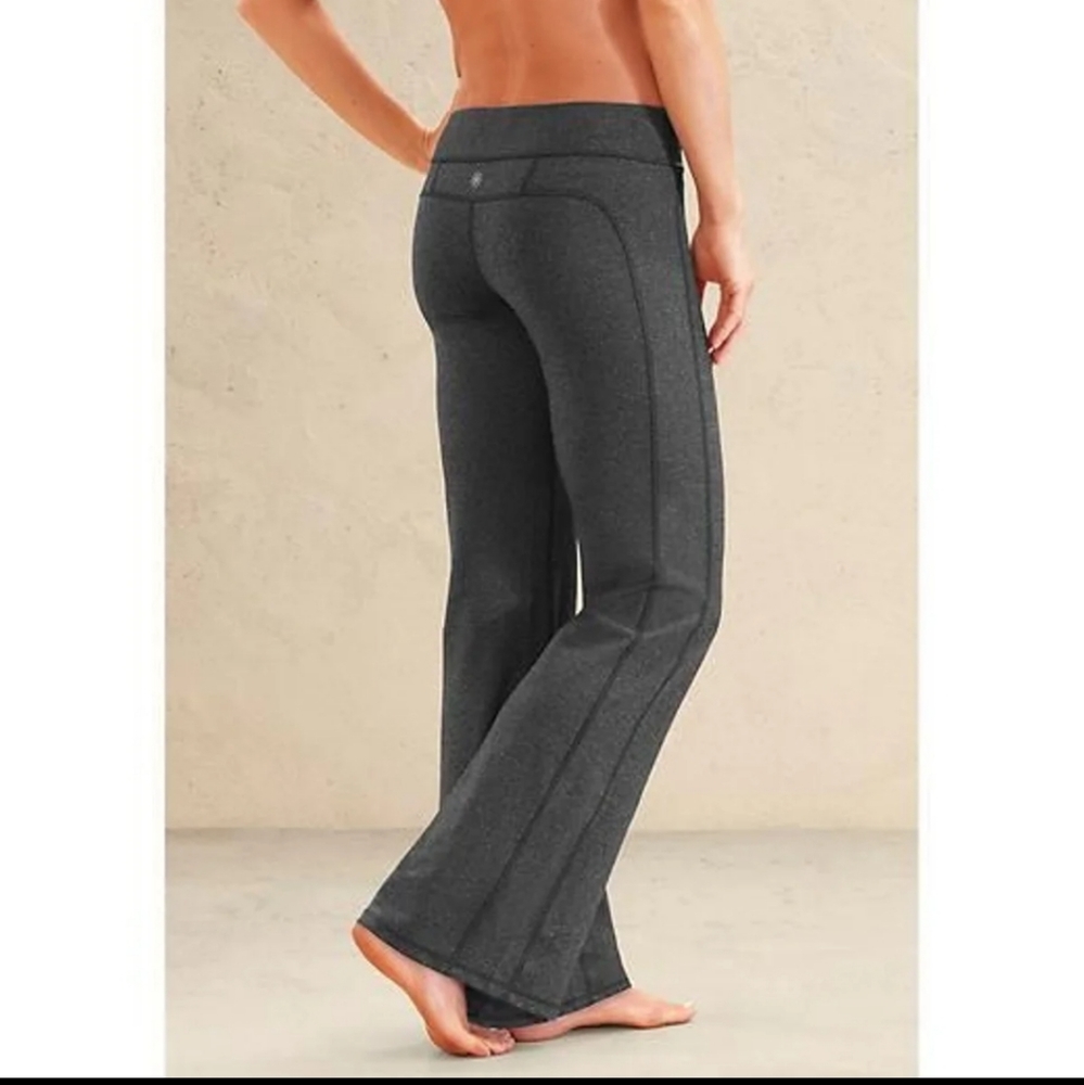 Athleta Kickbooty Pants